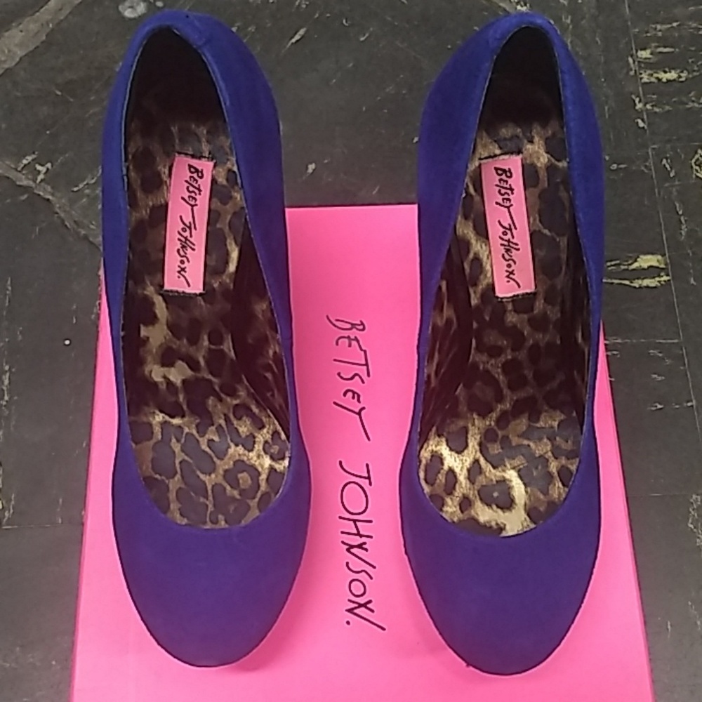 Betsey Johnson high heels w/ platform. Size 8.5